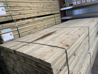 Ca. 96x Vuren balken geschaafd/geïmpregneerd